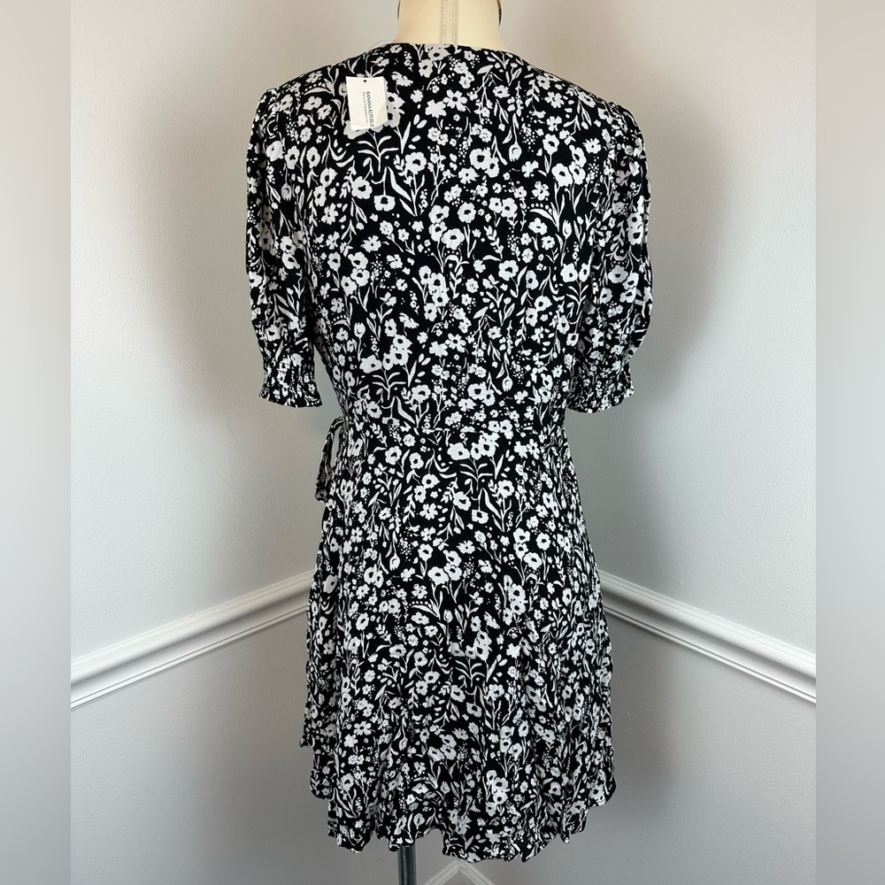 BANANA REPUBLIC Black & White Print Wrap Mini Dress NWT | Size 10 - Picture 9 of 16
